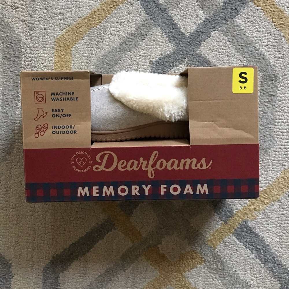 Dearforms Women’s Slippers Size Small Size 5-6